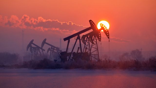 OPEP+ reduce la cuota de producción de petróleo