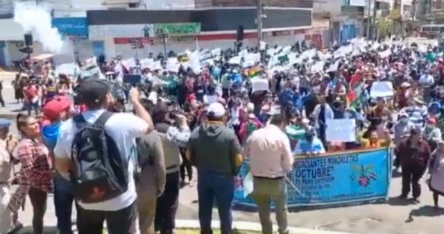 Gremiales contra el paro se concentran en el Chiriguano y gritan "ahora sí, guerra civil"