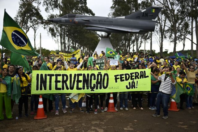 Los bloqueos de carreteras pierden fuelle en Brasil tras el pedido de Bolsonaro Los bloqueos de carreteras pierden fuelle en Brasil tras el pedido de Bolsonaro