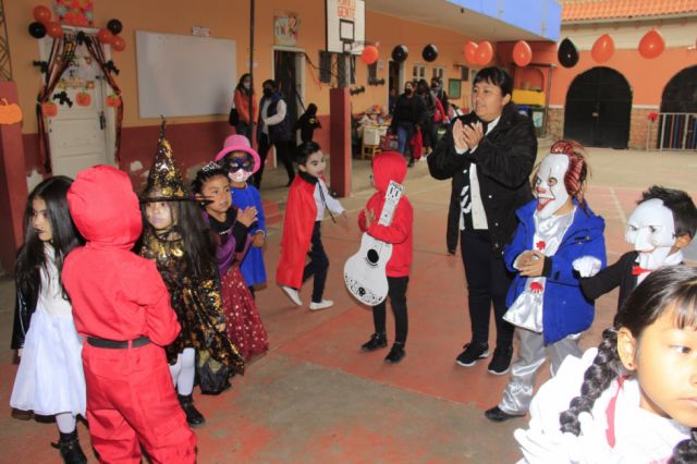 Cantos y juegos.