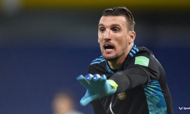 Armani viajó con Scaloni a Doha, el primer confirmado de ese país en el Mundial 