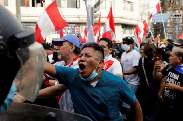 Alistan marchas a favor y en contra de Castillo en Perú