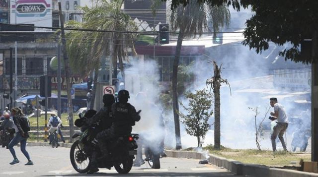 Policías torturan, siembran pruebas, detienen arbitrariamente