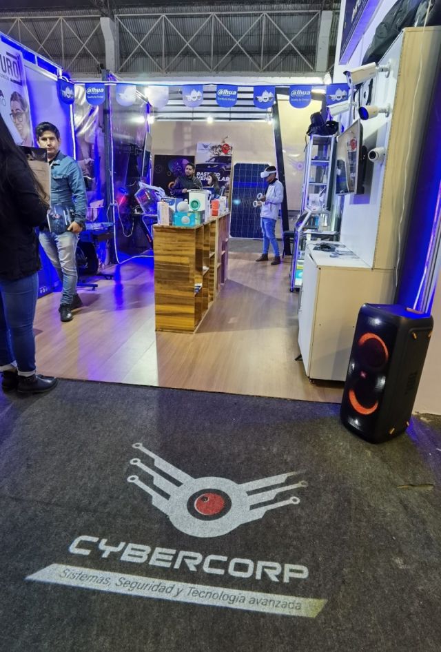 Stand de la empresa informática Cybercorp.