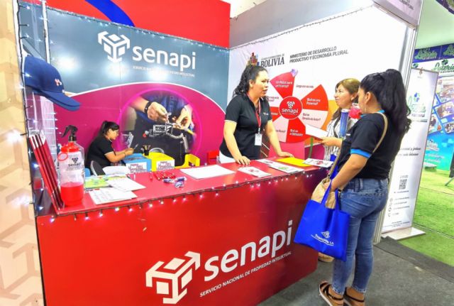 Senapi enseña sobre derechos de autor con atractivos juegos.