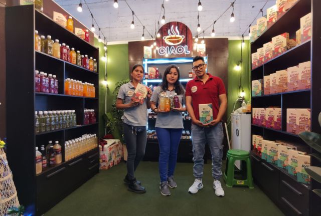 Nikole Colque, Naysetz Bravo y Moisés Cornejo, impulsores de CIAOL.