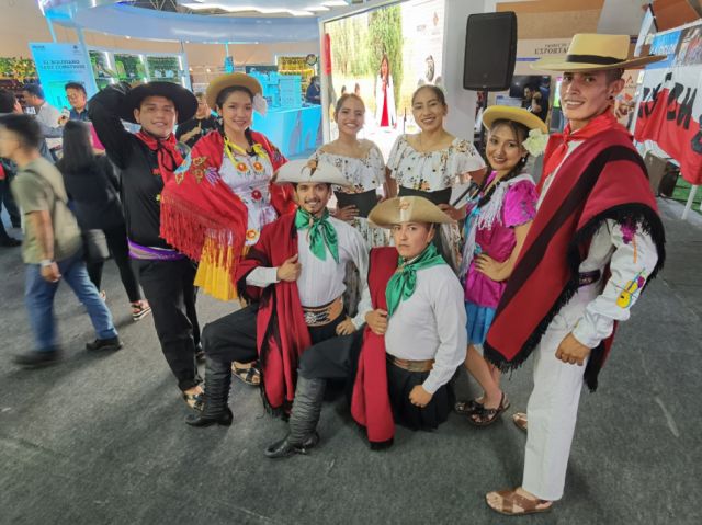 Animaron con danza: Fernando Sánchez, Nayeli Arroyo, Carlos Salinas, María Fernanda Dipp, Ivana Bustos, César Loayza, Belén Sánchez y Adrián Cazón Rivera.