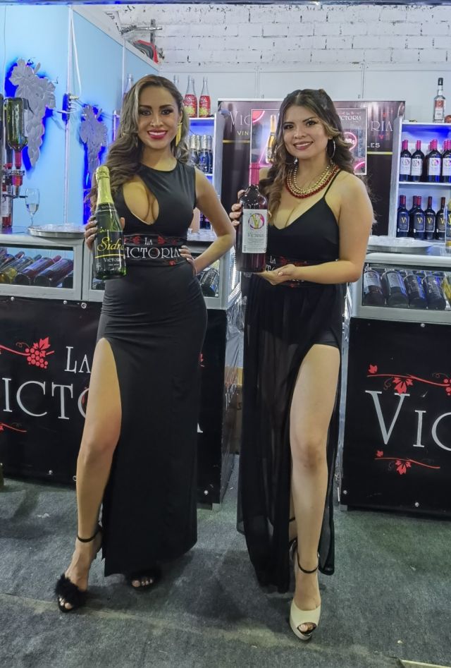 Hermosas representantes de los productos estrella de Vinos La Victoria.