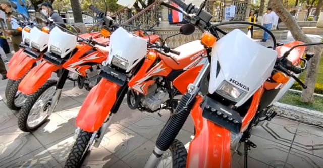 Motocicletas entregadas para fortalecer el trabajo de la Policía Boliviana