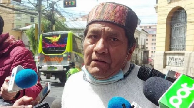 Villca acusa a Evo y exministros de "vendeparias" y "prochilenos"