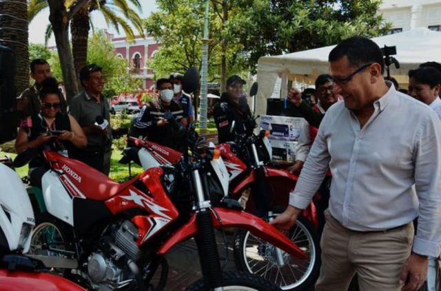 La Gobernación de Tarija entrega material para la Policía