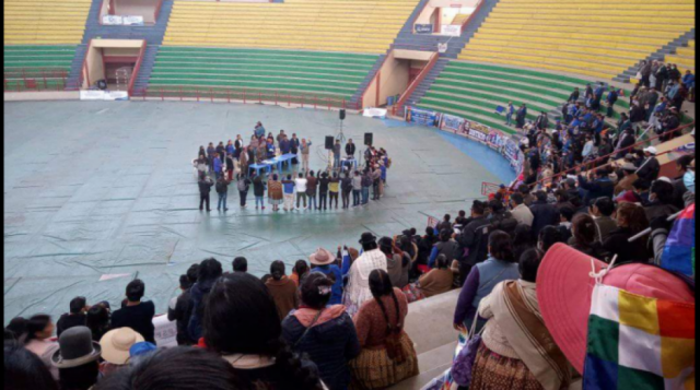 Escasa asistencia y disturbios obligan a suspender el congreso del MAS en El Alto Escasa asistencia y disturbios obligan a suspender el congreso del MAS en El Alto