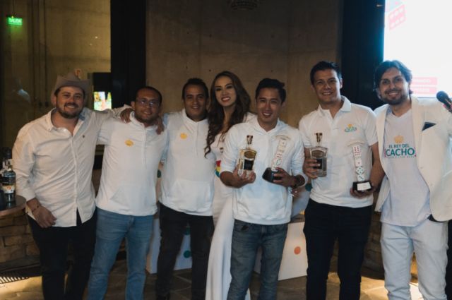 Un saludo a los demás participantes