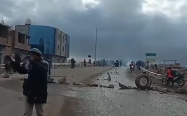 Al menos 2.000 camiones bolivianos se encuentran parados en carreteras del Perú por conflictos sociales