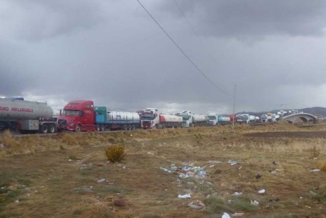 Más de 230 camiones lograron ingresar al país por Desaguadero; hay otros 200 varados