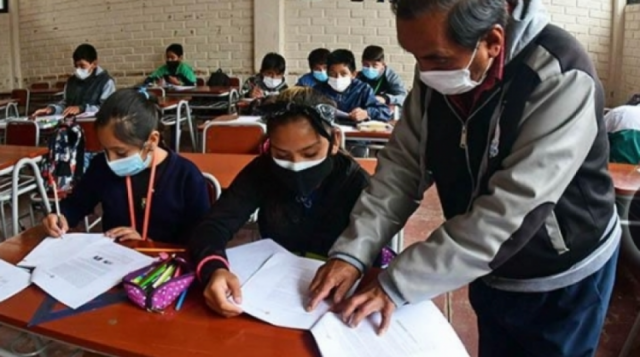Magisterio califica de "demagógica" la nueva malla curricular y Gobierno dice que es pedagógico