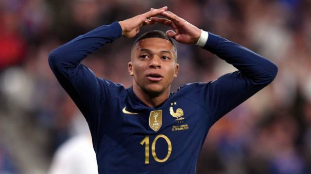 MBAPPÉ, POR LOS PELOS: El jugador francés, con solo 23 años, jugó su segunda final del Mundial y ya suma 13 goles en fase final, a punto de pulverizar todos los récords. Francia no