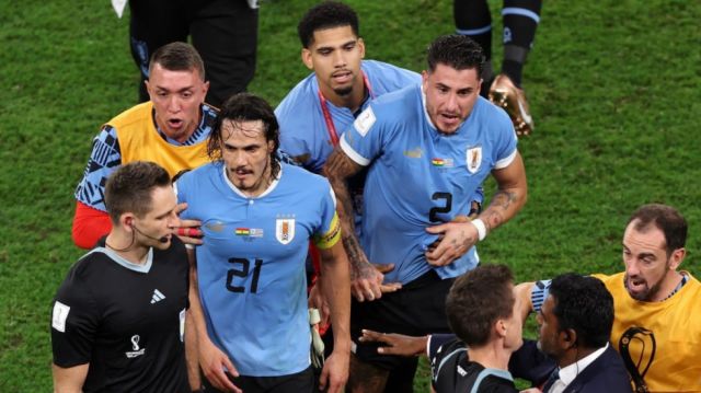 URUGUAY, EL ADIÓS DE UNA GENERACIÓN: No tuvo la mejor despedida mundialista una generación que ha marcado el fútbol sudamericano en la última década y media. Los Suárez, Cavani y G