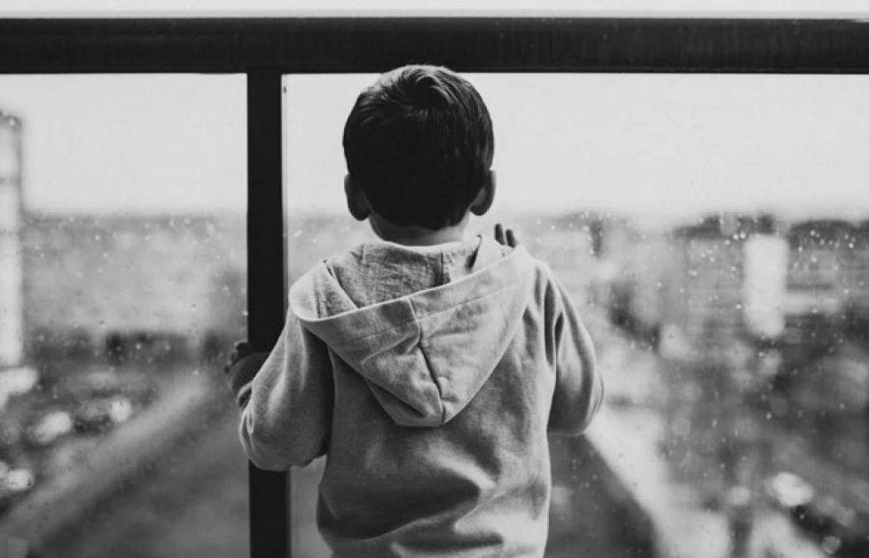 Mujer dejó solo a su hijo de 8 años por 5 días en un alojamiento de Tarija
