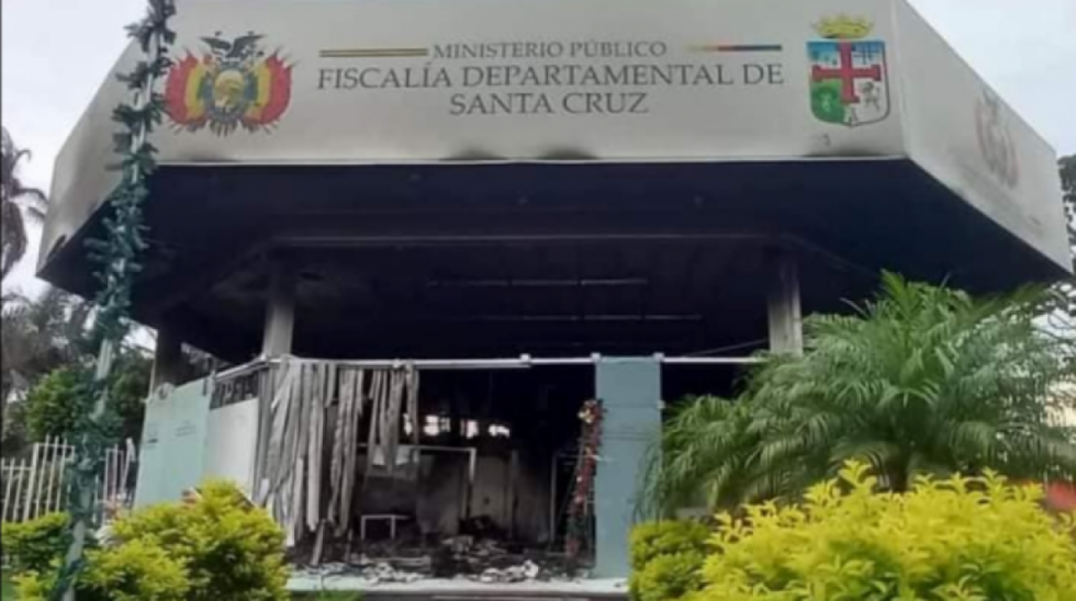 Envían a la cárcel a dos jóvenes por vender objetos de la Fiscalía