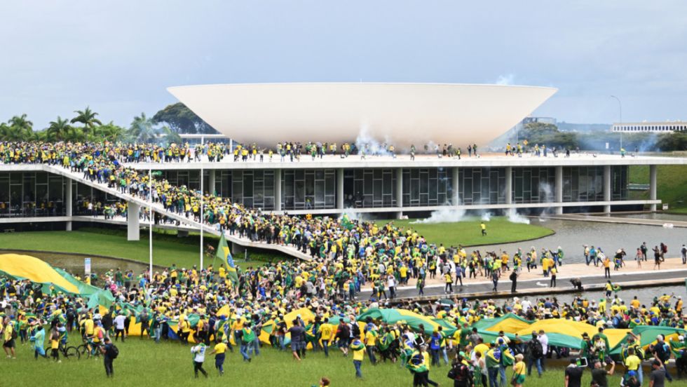 Bolsonaristas radicales irrumpen en el Congreso y otros edificios gubernamentales de Brasil