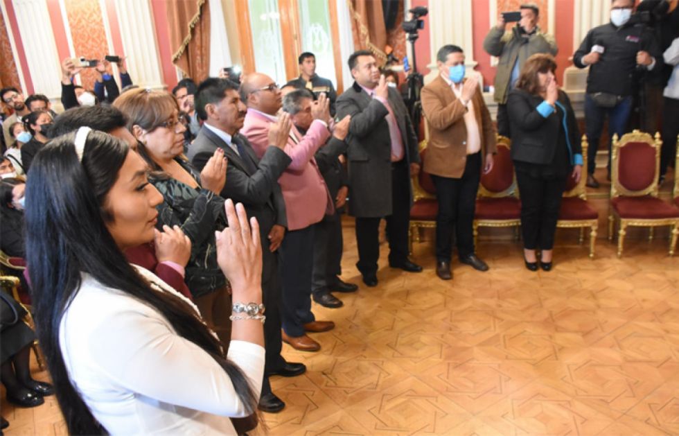 Alcalde Iván Arias cambia a subalcaldes