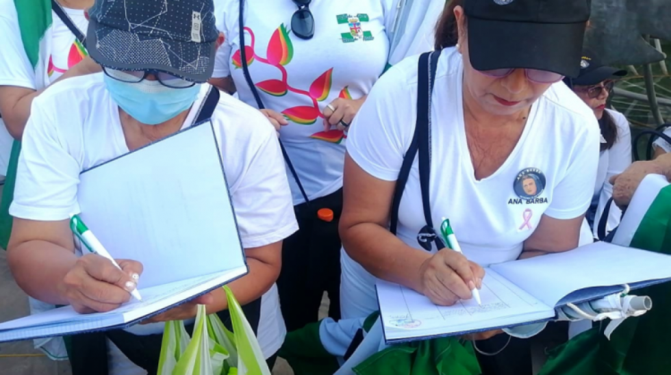 Reúnen más de 10.000 firmas para revocar a Fernández