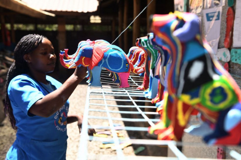 De chancletas abandonadas a juguetes en Kenia