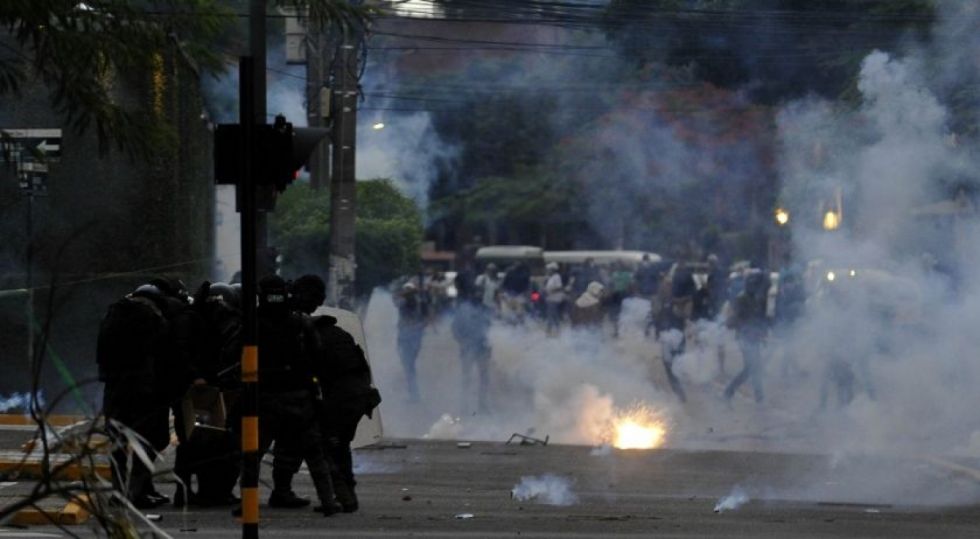 Unión Europea llama a evitar la violencia en Bolivia y pide que se respete el proceso judicial de Camacho