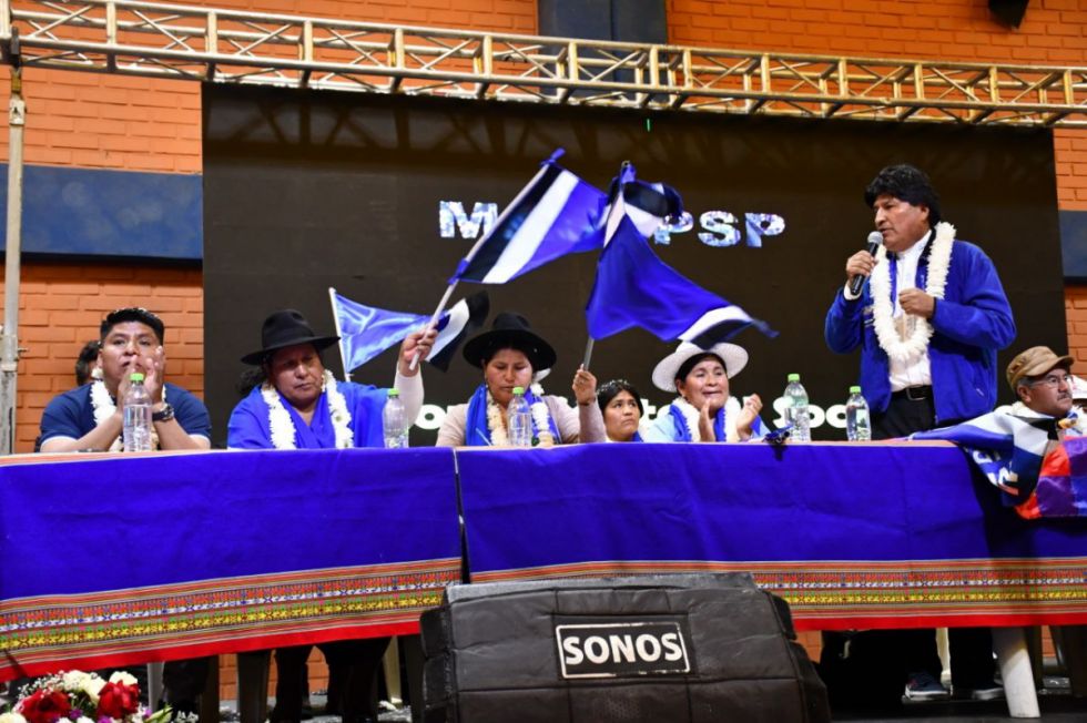 Ampliado del MAS determina pedir expulsión de diputados “traidores”