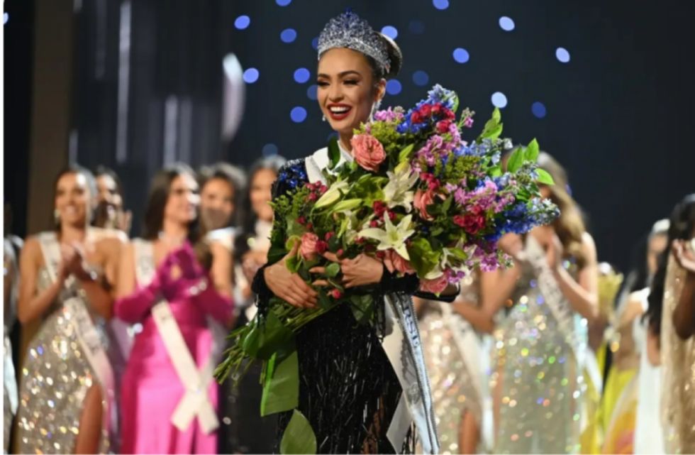 Miss Estados Unidos es coronada reina de la belleza universal