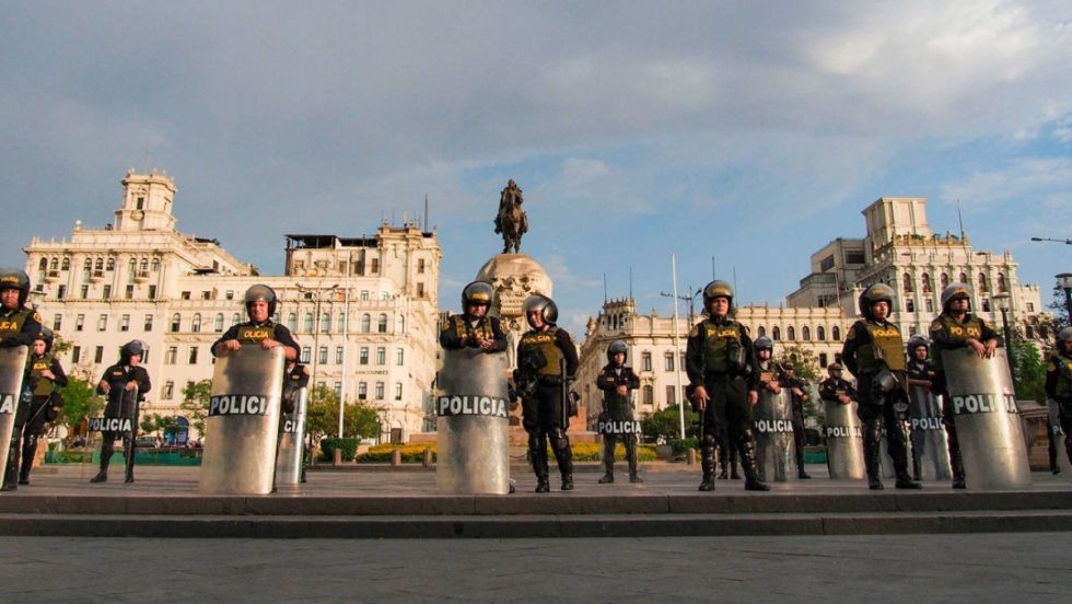 Boluarte despliega más de 10.000 policías para "controlar" la multitudinaria 'Toma de Lima' Boluarte despliega más de 10.000 policías para "controlar" la multitudinaria 'Toma de Lima'