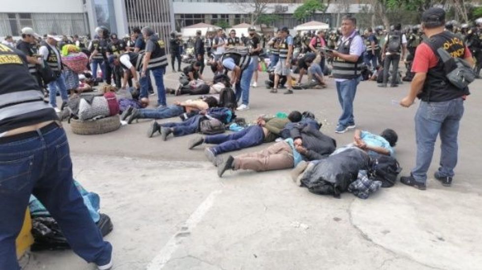 Perú: Denuncian a ministro por violento desalojo en la U