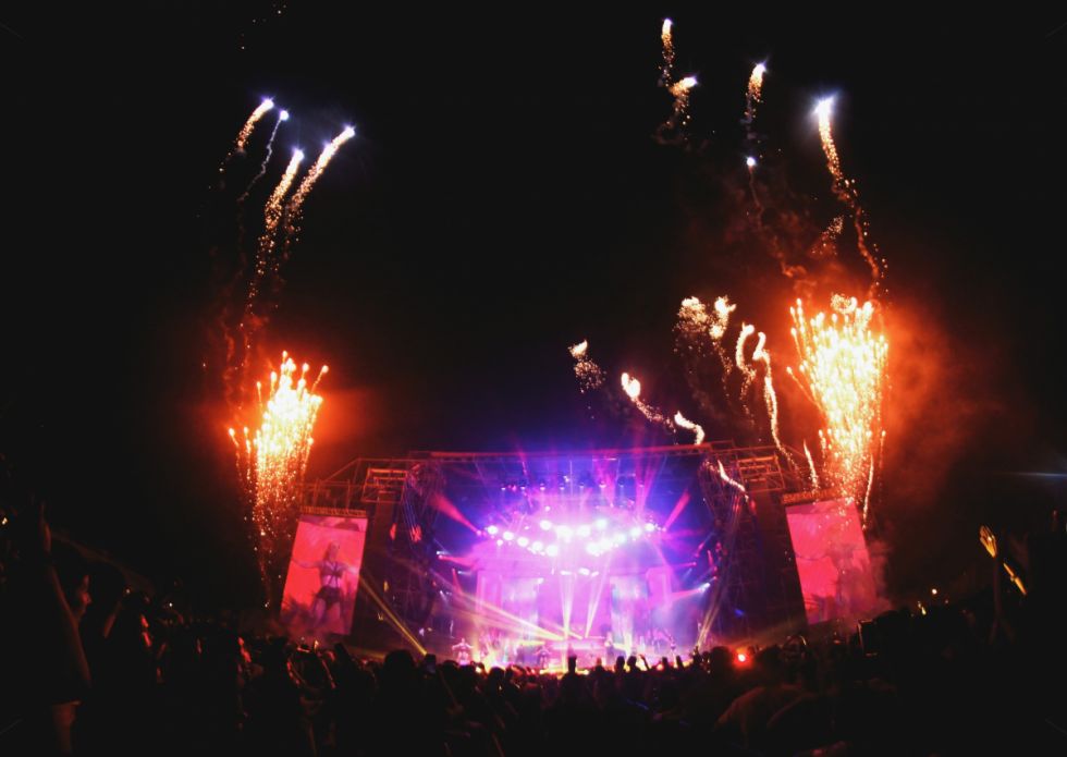 Despliegue de fuegos artificiales, un toque clásico de los conciertos de Don Omar