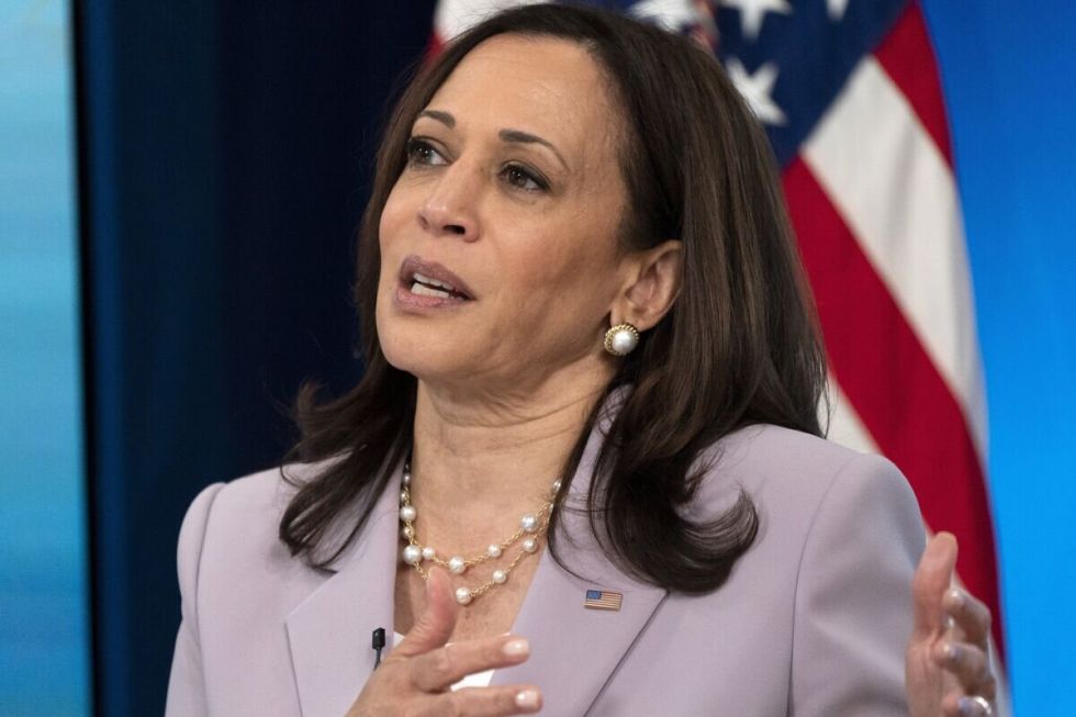 Harris aboga por control de armas en EEUU más estricto