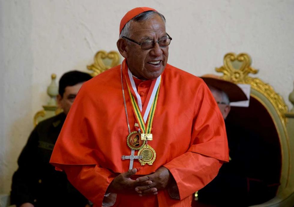 Internan al Cardenal Toribio Porco tras sufrir una caída y fracturarse tres costillas