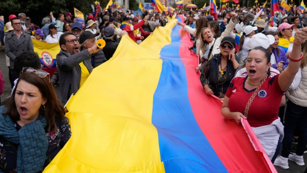 Oposición marcha contra las reformas sociales de Petro