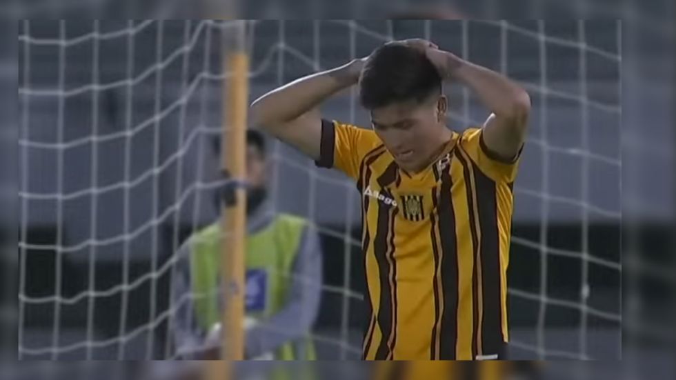 El travesaño que le negó a Sotomayor hacer un gol clave para el Tigre