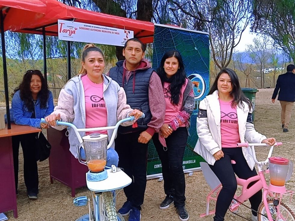 El colectivo Infinitum y la licuadora a pedales