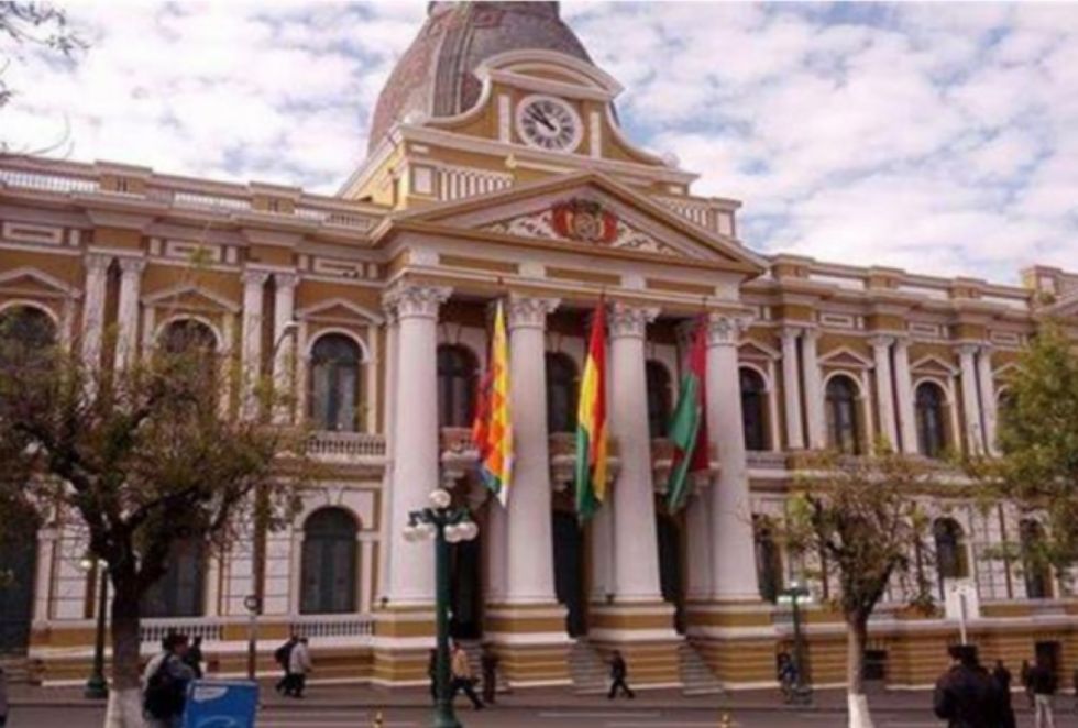 Denuncian que en Diputados obligan a funcionarios a cursar un postgrado en la EGPP bajo amenaza de sanción