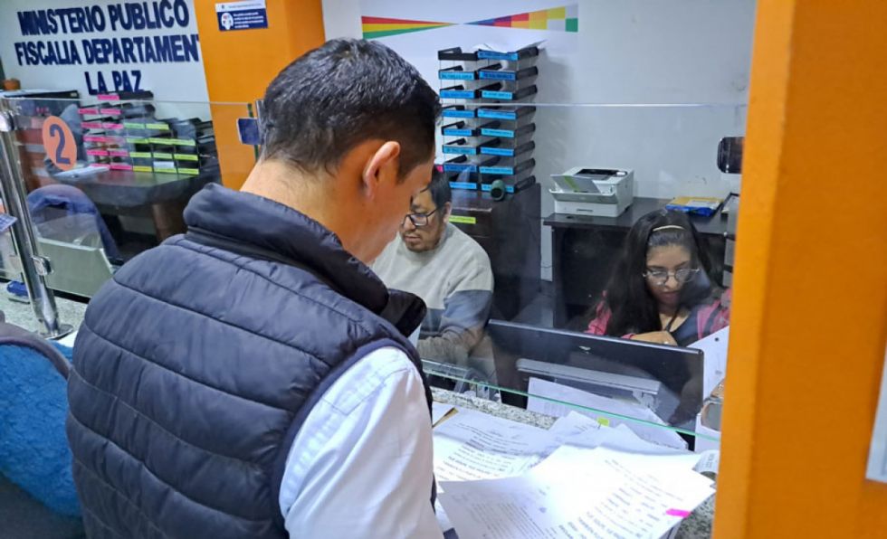 Presentan 70 mil testigos para declarar a favor de Camacho