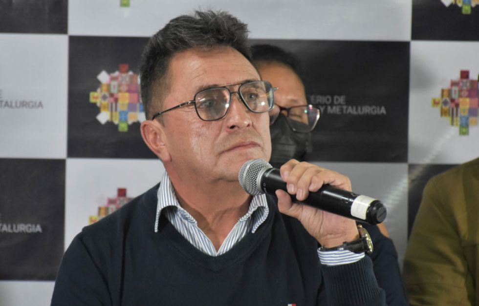 Ramiro Villavicencio continúa ejerciendo como Ministro de Minería, aclara un comunicado
