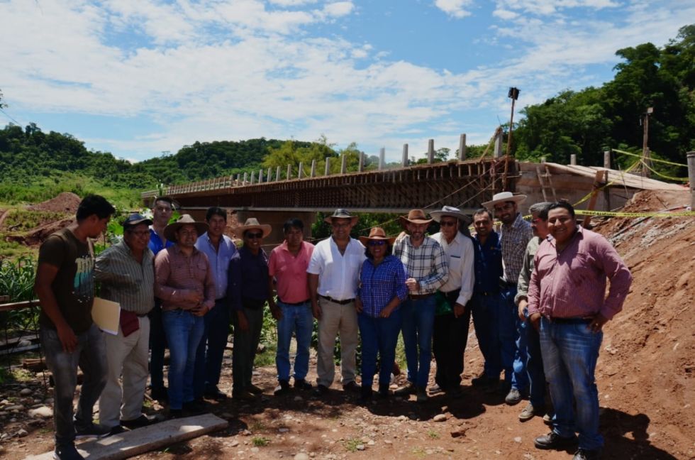 Gobernación y DAV garantizan conclusión de ruta Bermejo-San Antonio y puente San Telmo