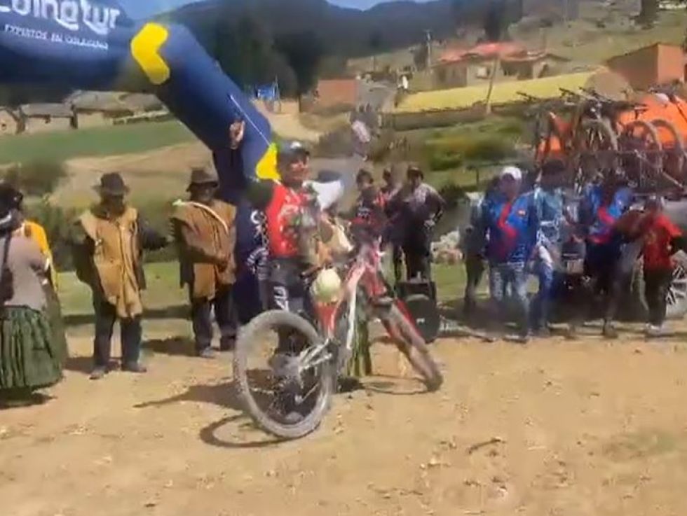 El tarijeño Mendívil gana el Nacional de Ciclismo en La Paz (Videos)