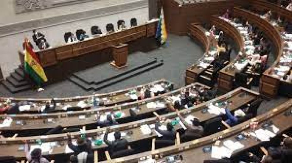En medio de gritos, postergan el tratamiento del proyecto de ley contra la legitimación de ganancias ilícitas