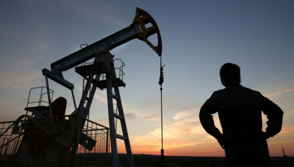 Precios petroleros cierran con leves alzas