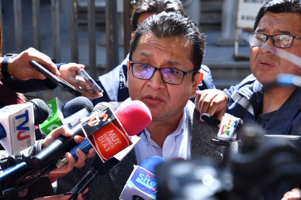 El Defensor del Pueblo exhorta al magisterio urbano y Gobierno a retomar el diálogo