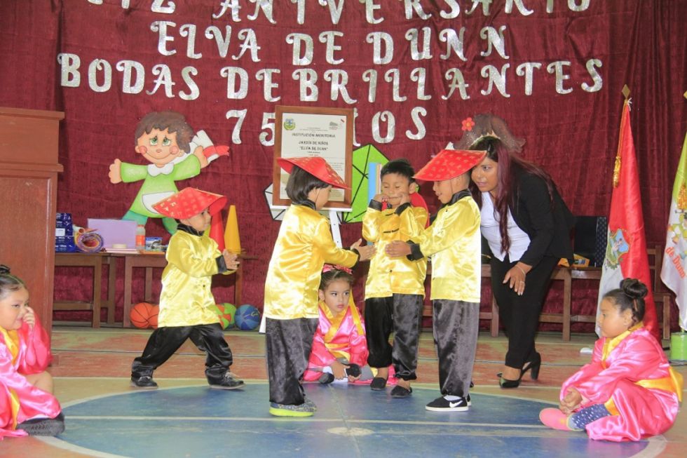 Homenaje de parte de los alumnos de la 1ra sección.
