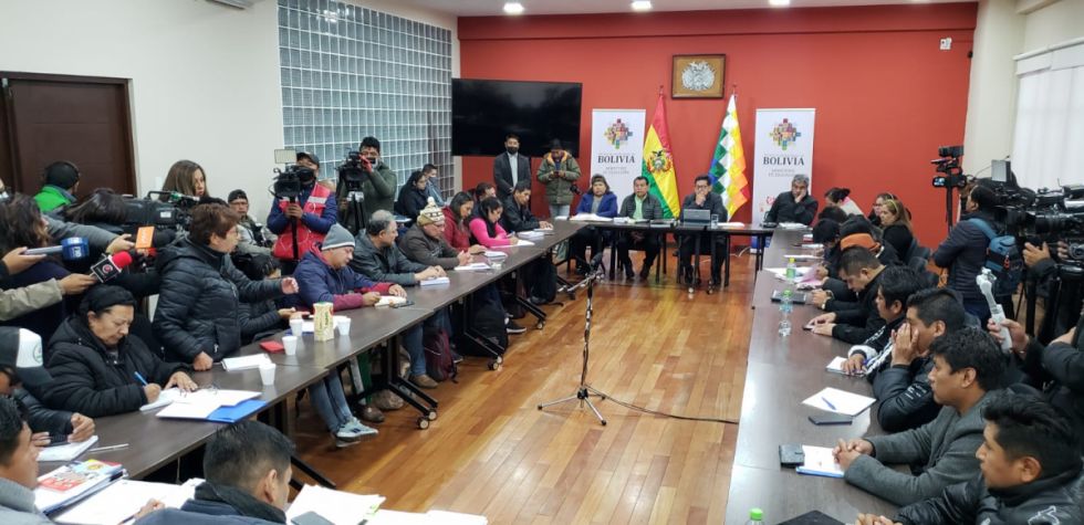 Maestros mantienen piquetes de huelga tras fracaso en el diálogo con el Gobierno 