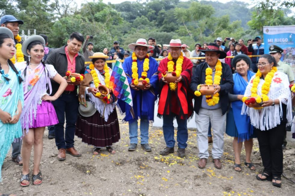 Tarija: Entregan riego y maquinaria para ampliar frontera agrícola y perfilan la minería de silicio